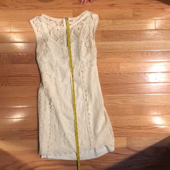 Size small lace Mayloy dress. - Picture 5 of 6